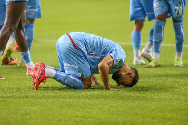 Amed Sportif Faaliyetler v Trabzonspor - Turkish Super Lig DIYARBAKIR, TURKIYE - AUGUST 31: Mohamed Slaah (10) of Trabzonspor celebrates after scoring a goal during the Turkish Super Lig Week 3 match between Amed Sportif Faaliyetler and Trabzonspor at Diyarbakir Stadium in Diyarbakir, Turkiye, on August 31, 2026. Osman Bilgin Anadolu Diyarbakir Turkey. Editorial use only. Please get in touch for any other usage.  Copyright: x2026xAnadoluxOsmanxBilginx