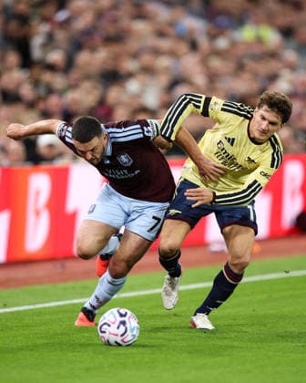 Aston Villa gegen Arsenal, 31. August 2026, Aston Premier League Fußball Aston Villa gegen Arsenal John McGinn von Aston Villa und Christos Tzolis von Arsenal Foto: Charlotte Wilson Offside Aston UK  Copyright: xCharlottexWilsonx xOffsidexOffside