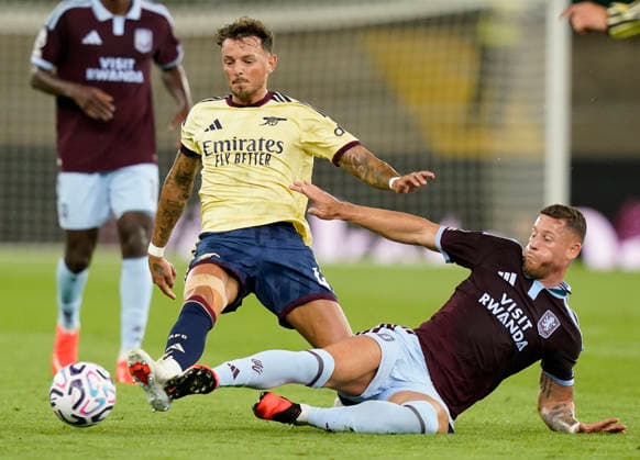 Birmingham, England, 31st August 2026. Ben White of Arsenal (l) and Ross Barkley of Aston Villa (r) during the Aston Villa vs Arsenal Premier League match at Villa Park, Birmingham. Picture credit should read: Andrew Yates Sportimage EDITORIAL USE ONLY. No use with unauthorised audio, video, data, fixture lists, club league logos or live services. Online in-match use limited to 120 images, no video emulation. No use in betting, games or single club league player publications. SPI_033_AY_Villa_Arsenal SPI-4946-0033