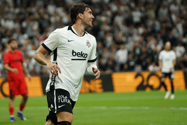 August 31, 2026, Besiktas, Istanbul, Turkey: Dusan Vlahovic (C) of Besiktas looks on during the Turkish Super League 2026 27 match between Besiktas vs Corum at Besiktas Park in Istanbul, Turkey, on August 31, 2026. Besiktas Turkey - ZUMAu194 20260831_zip_u194_017 Copyright: xTolgaxUluturkx