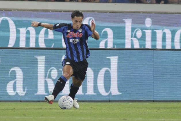 IPA87981818 - Giacomo Raspadori of Atalanta BC plays the ball during the Atalanta BC vs. Bologna BFC match, Round 2 of the 2026-27 Serie A Enilive season, at the New Balance Arena in Bergamo (BG), Italy, on August 31, 2026.  Copyright: xDavidexCasentini IPAxSportx xx 87981818