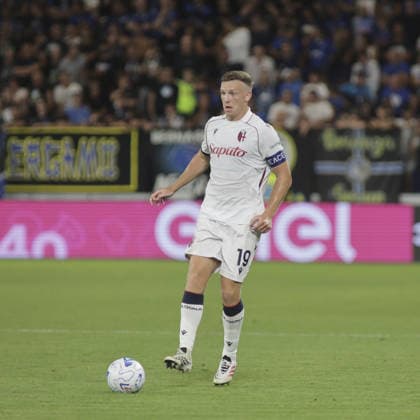 IPA87981819 - Lewis Ferguson of Bologna FC plays the ball during the Atalanta BC vs. Bologna BFC match in the 2nd round of the 2026-27 Enilive Serie A at the New Balance Arena in Bergamo (BG), Italy, on August 31, 2026.  Copyright: xDavidexCasentini IPAxSportx xx 87981819