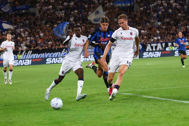 Atalanta BC v Bologna FC - Serie A 2026 27 Charles De Ketelaere and Lewis Ferguson in action during the Serie A match between Atalanta BC and Bologna FC at the New Balance Arena in Bergamo, Italy, on August 31, 2026. Bergamo Bergamo Italy  Copyright: xMairoxCinquettix originalFilename:cinquetti-atalanta260831_npe6f.jpg