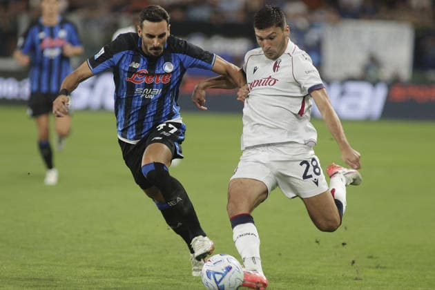 SOCCER - Serie A - Atalanta BC vs. Bologna FC Photo by IPA ABACAPRESS.COM87981338 - During the Atalanta BC vs. Bologna BFC match, No. 2 Nicolo Cambiaghi of Bologna FC battles for the ball with Davide Zappacosta of Atalanta BC during a Serie A Enilive 2026–27 game at the New Balance Arena in Bergamo (BG), Italy, on August 31, 2026. Bergamo Italy  Copyright: xIPAxSport ABACAx