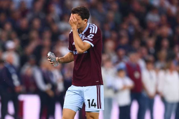 Pau Torres of Aston Villa looks dejected during the game Aston Villa v Arsenal, Premier League Football, Football, Villa Park, Birmingham, UK - 31 Aug 2026Birmingham Villa Park United Kingdom EDITORIAL USE ONLY No use with unauthorised audio, video, data, fixture lists, club league logos or live services. Online in-match use limited to 120 images, no video emulation. No use in betting, games or single club league player publications. Copyright: xPaulxCurrie Shutterstockx 17126356an