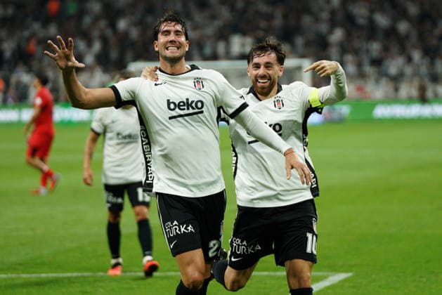 August 31, 2026, Besiktas, Istanbul, Turkey: Dusan Vlahovic (C-L) with Orkun Kokcu (C-R) of Besiktas celebrates after scoring his team s third goal during the Turkish Super League 2026 27 match between Besiktas vs Corum at Besiktas Park in Istanbul, Turkey, on August 31, 2026. Turkish Super League 2026 27 - Besiktas Vs Corum  - ZUMAu194 20260831_zip_u194_018 Copyright: xTolgaxUluturkx