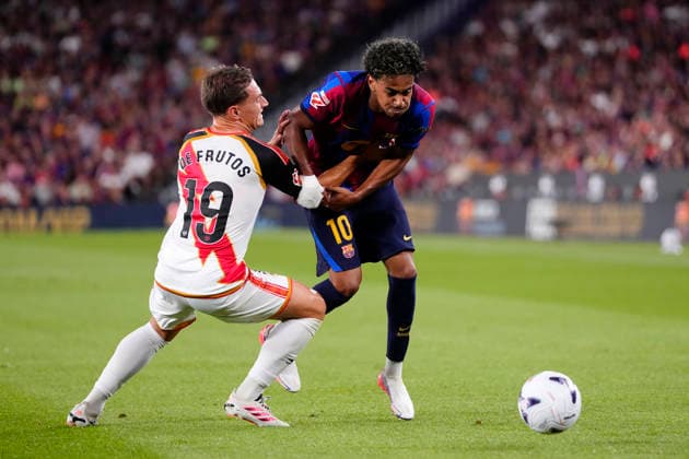 FC Barcelona, Barca v Rayo Vallecano de Madrid - LaLiga EA Sports 2026 27 Lamine Yamal right winger of Barcelona and Spain and Jorge de Frutos right winger of Rayo Vallecano and Spain compete for the ball during the LaLiga EA Sports 2026 27 match between FC Barcelona and Rayo Vallecano de Madrid at Spotify Camp Nou on August 31, 2026 in Barcelona, Spain. Barcelona Spain  Copyright: xJosexBretonx originalFilename:bretonhernandez-fcbarcel260831_npGWT.jpg