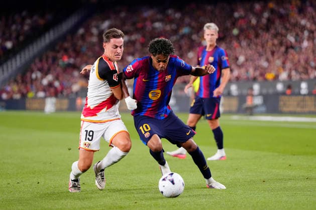 FC Barcelona, Barca v Rayo Vallecano de Madrid - LaLiga EA Sports 2026 27 Lamine Yamal right winger of Barcelona and Spain and Jorge de Frutos right winger of Rayo Vallecano and Spain compete for the ball during the LaLiga EA Sports 2026 27 match between FC Barcelona and Rayo Vallecano de Madrid at Spotify Camp Nou on August 31, 2026 in Barcelona, Spain. Barcelona Spain  Copyright: xJosexBretonx originalFilename:bretonhernandez-fcbarcel260831_npZ3w.jpg