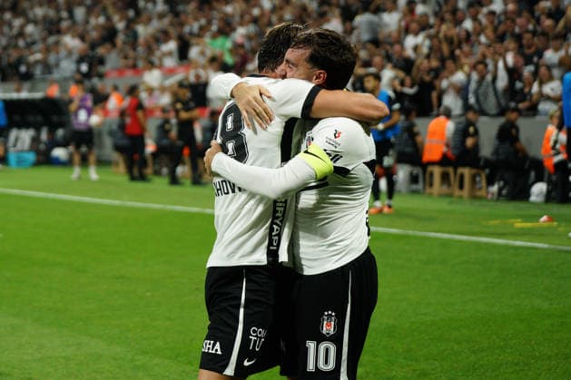 August 31, 2026, Besiktas, Istanbul, Turkey: Dusan Vlahovic (C-L) with Orkun Kokcu (C-R) of Besiktas celebrates after scoring his team s third goal during the Turkish Super League 2026 27 match between Besiktas vs Corum at Besiktas Park in Istanbul, Turkey, on August 31, 2026. Turkish Super League 2026 27 - Besiktas Vs Corum  - ZUMAu194 20260831_zip_u194_021 Copyright: xTolgaxUluturkx