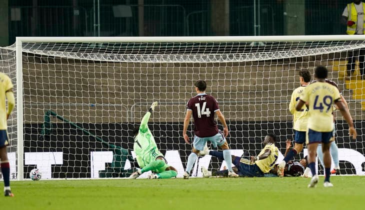 Birmingham, England, 31st August 2026. Bukayo Saka of Arsenal scores the first goal during the Aston Villa vs Arsenal Premier League match at Villa Park, Birmingham. Picture credit should read: Andrew Yates Sportimage EDITORIAL USE ONLY. No use with unauthorised audio, video, data, fixture lists, club league logos or live services. Online in-match use limited to 120 images, no video emulation. No use in betting, games or single club league player publications. SPI_042_AY_Villa_Arsenal SPI-4946-0042