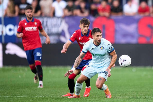CA Osasuna v Getafe CF - LaLiga EA Sports 2026 27 Kiko Femenia of Getafe CF and Aimar Oroz of CA Osasuna in action during the LaLiga EA Sports match between CA Osasuna and Getafe CF at Estadio El Sadar in Pamplona, Spain, on August 31, 2026. Pamplona Spain  Copyright: xCesarxOrtizxGonzalezx originalFilename:ortizgonzalez-caosasun260831_npvHR.jpg