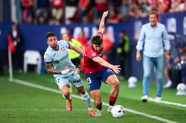 CA Osasuna v Getafe CF - LaLiga EA Sports 2026 27 Orel Mangala of Getafe CF duels for the ball with Kiko Femenia of Getafe CF during the LaLiga EA Sports match between CA Osasuna and Getafe CF at Estadio El Sadar in Pamplona, Spain, on August 31, 2026. Pamplona Spain  Copyright: xCesarxOrtizxGonzalezx originalFilename:ortizgonzalez-caosasun260831_npVxO.jpg