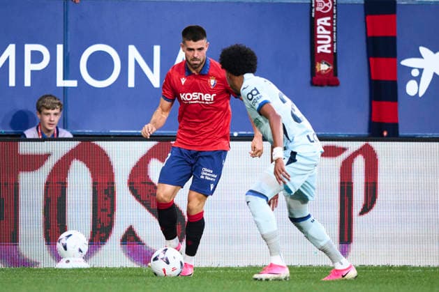 CA Osasuna v Getafe CF - LaLiga EA Sports 2026 27 Inigo Arguibide of CA Osasuna and Johan Mojica of Getafe CF in action during the LaLiga EA Sports match between CA Osasuna and Getafe CF at Estadio El Sadar in Pamplona, Spain, on August 31, 2026. Pamplona Spain  Copyright: xCesarxOrtizxGonzalezx originalFilename:ortizgonzalez-caosasun260831_npyh9.jpg