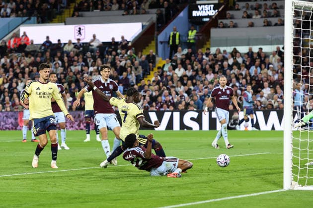 Aston Villa gegen Arsenal, 31. August 2026, Aston Premier League Fußball Aston Villa gegen Arsenal Bukayo Saka von Arsenal erzielt das erste Tor Foto: Charlotte Wilson Abseits Aston UK  Copyright: xCharlottexWilsonx xOffsidexOffside