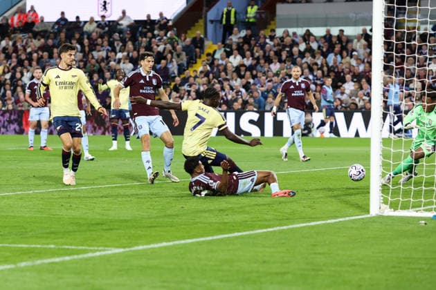 Aston Villa gegen Arsenal, 31. August 2026, Aston Premier League Fußball Aston Villa gegen Arsenal Bukayo Saka von Arsenal erzielt das erste Tor Foto: Charlotte Wilson Abseits Aston UK  Copyright: xCharlottexWilsonx xOffsidexOffside