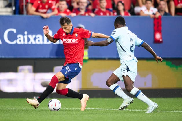 CA Osasuna v Getafe CF - LaLiga EA Sports 2026 27 Ante Budimir of CA Osasuna duels for the ball with Djene Dakonam of Getafe CF during the LaLiga EA Sports match between CA Osasuna and Getafe CF at Estadio El Sadar in Pamplona, Spain, on August 31, 2026. Pamplona Spain  Copyright: xCesarxOrtizxGonzalezx originalFilename:ortizgonzalez-caosasun260831_npfWs.jpg