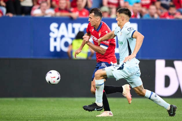 CA Osasuna v Getafe CF - LaLiga EA Sports 2026 27 Ante Budimir of CA Osasuna controls the ball during the LaLiga EA Sports match between CA Osasuna and Getafe CF at Estadio El Sadar in Pamplona, Spain, on August 31, 2026. Pamplona Spain  Copyright: xCesarxOrtizxGonzalezx originalFilename:ortizgonzalez-caosasun260831_npZla.jpg