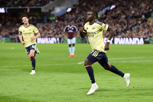 Aston Villa gegen Arsenal, 31. August 2026, Aston Premier League Fußball Aston Villa gegen Arsenal Bukayo Saka von Arsenal feiert gemeinsam mit seinen Teamkollegen das erste Tor. Foto: Charlotte Wilson Offside Aston UK  Copyright: xCharlottexWilsonx xOffsidexOffside