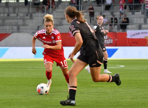 31.08.2026, Allianz Arena, Muenchen, GER, Frauenbundesliga, FC Bayern Muenchen vs 1.FSV Mainz 05 , Linda Dallmann (Muenchen) (Photo by Midori Ikenouchi Hasan Bratic DeFodi Images) - *** August 31, 2026, Allianz Arena, Munich, GER, Women s Bundesliga, FC Bayern Munich vs. 1. FSV Mainz 05, Linda Dallmann, Munich. Photo by Midori Ikenouchi, Hasan Bratic, DeFodi Images