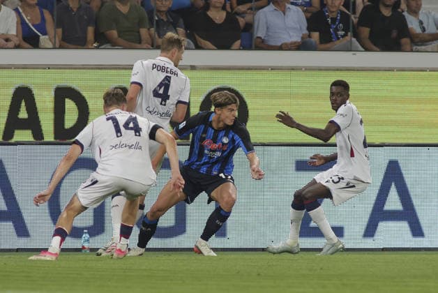 IPA87982441 - Charles De Ketelaere of Atalanta BC battles for the ball with Torbjorn Lysaker Heggem of Bologna FC, Tommaso Pobega of Bologna FC, and Rahim Alhassane of Bologna FC during the Atalanta BC vs. Bologna BFC a 2026-27 Enilive Serie A match at the New Balance Arena in Bergamo (BG), Italy, on August 31, 2026.  Copyright: xDavidexCasentini IPAxSportx xx 87982441