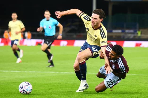 Declan Rice of Arsenal and Ian Maatsen of Aston Villa tussle in the penalty box Aston Villa v Arsenal, Premier League Football, Football, Villa Park, Birmingham, UK - 31 Aug 2026Birmingham Villa Park United Kingdom EDITORIAL USE ONLY No use with unauthorised audio, video, data, fixture lists, club league logos or live services. Online in-match use limited to 120 images, no video emulation. No use in betting, games or single club league player publications. Copyright: xPaulxCurrie Shutterstockx 17126356bm