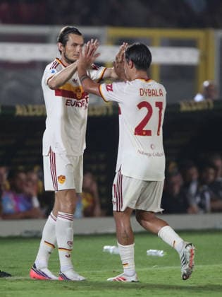 SOCCER - Serie A - US Lecce vs. AS Roma Photo by IPA ABACAPRESS.COM87982766 - August 31, 2026 Lecce vs. Roma (Serie A) Sports; Soccer; Matchday 2 Pictured: De Ronn, Dybala (Photo by Gino Mancini) Lecce Italy  Copyright: xIPAxSport ABACAx