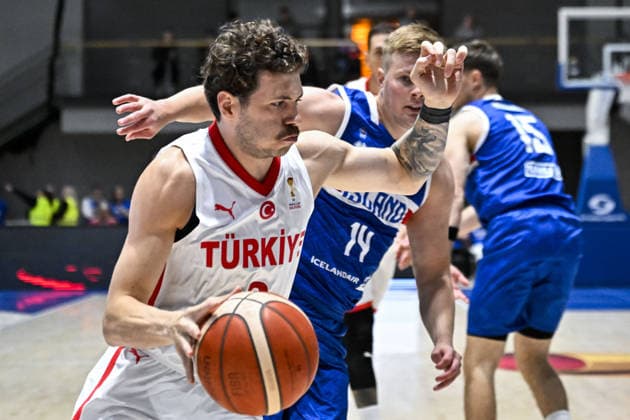 Iceland v Turkiye - FIBA Basketball World Cup 2027 European Qualifiers REYKJAVIK, ICELAND - AUGUST 31: Sehmus Hazer (L) of Turkiye in action against Kristinn Palsson (14) of Iceland during the FIBA Basketball World Cup 2027 European Qualifiers Second Round Group J match between Iceland and Turkiye at Laugardalsholl in Reykjavik, Iceland, on August 31, 2026. Muhammed Enes Yildirim Anadolu Reykjavik Iceland. Editorial use only. Please get in touch for any other usage.  Copyright: x2026xAnadoluxMuhammedxEnesxYildirimx