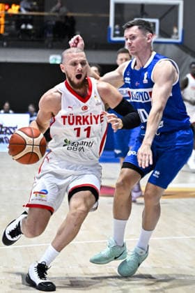 Iceland v Turkiye - FIBA Basketball World Cup 2027 European Qualifiers REYKJAVIK, ICELAND - AUGUST 31: Malachi Flynn (11) of Turkiye in action against Elvar Fridriksson (R) of Iceland during the FIBA Basketball World Cup 2027 European Qualifiers Second Round Group J match between Iceland and Turkiye at Laugardalsholl in Reykjavik, Iceland, on August 31, 2026. Muhammed Enes Yildirim Anadolu Reykjavik Iceland. Editorial use only. Please get in touch for any other usage.  Copyright: x2026xAnadoluxMuhammedxEnesxYildirimx