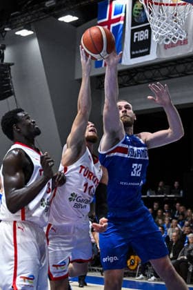 Iceland v Turkiye - FIBA Basketball World Cup 2027 European Qualifiers REYKJAVIK, ICELAND - AUGUST 31: Malachi Flynn (11) of Turkiye in action against Tryggvi Hlinason (32) of Iceland during the FIBA Basketball World Cup 2027 European Qualifiers Second Round Group J match between Iceland and Turkiye at Laugardalsholl in Reykjavik, Iceland, on August 31, 2026. Muhammed Enes Yildirim Anadolu Reykjavik Iceland. Editorial use only. Please get in touch for any other usage.  Copyright: x2026xAnadoluxMuhammedxEnesxYildirimx