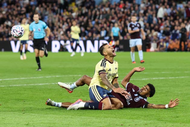 Aston Villa gegen Arsenal, 31. August 2026, Aston Premier League Fußball Aston Villa gegen Arsenal Bruno Guimaraes von Arsenal wird von Ian Maatsen von Aston Villa gestoppt. Foto: Charlotte Wilson Offside Aston UK  Copyright: xCharlottexWilsonx xOffsidexOffside