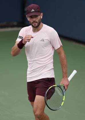 Jacob Fearnley celebrates on match point 2026 US Open, Day Two, USTA Billie Jean King National Tennis Center, New York, USA - 31 Aug 2026New York USTA Billie Jean King National T New York (NY) United States of America EDITORIAL USE ONLY No use with unauthorised audio, video, data, fixture lists, club league logos or live services. Online in-match use limited to 120 images, no video emulation. No use in betting, games or single club league player publications.  Copyright: xEllaxLing Shutterstockx 17124549bh