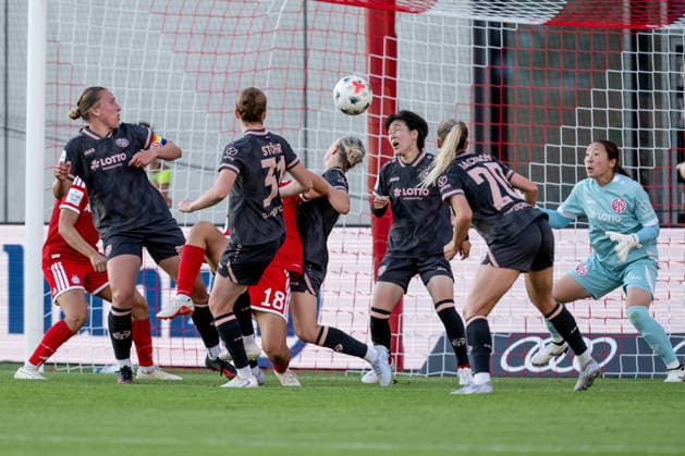 Die Mainzerinnen bei der Abwehrarbeit geben Jovana Damnjanovic (FC Bayern Muenchen Frauen, 09) und Momoko Tanikawa (FC Bayern Muenchen Frauen, 18) GER, FC Bayern Muenchen Frauen vs. 1. FSV Mainz 05, Fussball, Google Pixel Frauen-Bundesliga, 2. Spieltag, Saison 2026 2027, 31.08.2026 (DFL DFB REGULATIONS PROHIBIT ANY USE OF PHOTOGRAPHS as IMAGE SEQUENCES and or QUASI-VIDEO). Foto: HMB Media Heike Feiner *** The Mainz women s defensive efforts feature Jovana Damnjanovic (FC Bayern Munich Women, 09) and Momoko Tanikawa (FC Bayern Munich Women, 18), GER, FC Bayern Munich Women vs. 1 FSV Mainz 05, Soccer, Google Pixel Women’s Bundesliga, Matchday 2, 2026–2027 Season, August 31, 2026 DFL DFB REGULATIONS PROHIBIT ANY USE OF PHOTOGRAPHS as IMAGE SEQUENCES and or QUASI-VIDEO Photo: HMB Media, Heike Feiner Copyright: HMBxMedia HeikexFeiner