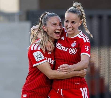 Katharina Naschenweng (FC Bayern Muenchen Frauen, 19) bejubelt mit Giulia Gwinn (FC Bayern Muenchen Frauen, 07) deren Tor zum 1:0 GER, FC Bayern Muenchen Frauen vs. 1. FSV Mainz 05, Fussball, Google Pixel Frauen-Bundesliga, 2. Spieltag, Saison 2026 2027, 31.08.2026 (DFL DFB REGULATIONS PROHIBIT ANY USE OF PHOTOGRAPHS as IMAGE SEQUENCES and or QUASI-VIDEO). Foto: HMB Media Heike Feiner *** Katharina Naschenweng of FC Bayern Munich Women (No. 19) celebrates with Giulia Gwinn of FC Bayern Munich Women (No. 07) after her goal to make it 1–0 for Germany, FC Bayern Munich Women vs. 1. FSV Mainz 05, Soccer, Google Pixel Women’s Bundesliga, Matchday 2, 2026–2027 Season, August 31, 2026 DFL DFB regulations prohibit any use of photographs as image sequences and or quasi-video. Photo: HMB Media, Heike Feiner Copyright: HMBxMedia HeikexFeiner