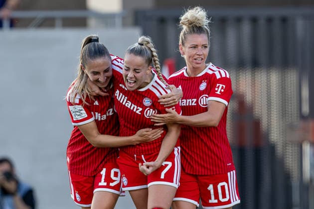 Katharina Naschenweng (FC Bayern Muenchen Frauen, 19) und Linda Dallmann (FC Bayern Muenchen Frauen, 10) bejubeln mit Giulia Gwinn (FC Bayern Muenchen Frauen, 07) deren Tor zum 1:0 GER, FC Bayern Muenchen Frauen vs. 1. FSV Mainz 05, Fussball, Google Pixel Frauen-Bundesliga, 2. Spieltag, Saison 2026 2027, 31.08.2026 (DFL DFB REGULATIONS PROHIBIT ANY USE OF PHOTOGRAPHS as IMAGE SEQUENCES and or QUASI-VIDEO). Foto: HMB Media Heike Feiner *** Katharina Naschenweng of FC Bayern Munich Women (No. 19) and Linda Dallmann of FC Bayern Munich Women (No. 10) celebrate with Giulia Gwinn of FC Bayern Munich Women (No. 07) after she scored the goal to make it 1-0 for Germany, FC Bayern Munich Women vs. 1. FSV Mainz 05, Soccer, Google Pixel Women’s Bundesliga, Matchday 2, 2026–2027 Season, August 31, 2026 DFL DFB regulations prohibit any use of photographs as image sequences and or quasi-video. Photo: HMB Media, Heike Feiner Copyright: HMBxMedia HeikexFeiner