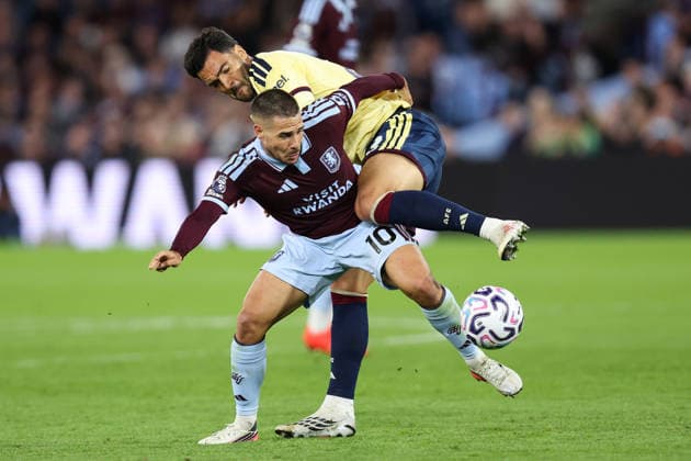 Aston Villa gegen Arsenal, 31. August 2026, Aston Premier League Fußball Aston Villa gegen Arsenal Mikel Merino von Arsenal und Emiliano Buendia von Aston Villa Foto: Charlotte Wilson Offside Aston UK  Copyright: xCharlottexWilsonx xOffsidexOffside