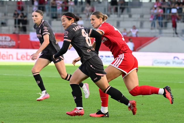 Frauenfußball - Zweikampf zwischen TAKIZAWA Rio und BÜHL Klara bei dem Google Pixel Frauenfußball-Bundesligaspiel des FC Bayern München gegen den 1. FSV Mainz 05 am 31.08.2026, Deutschland, Bayern München FC Bayern Campus Bayern Deutschland *** Women s Soccer: A tackle between Rio TAKIZAWA and Klara BÜHL during the Google Pixel Women s Soccer Bundesliga match between FC Bayern Munich and 1. FSV Mainz 05 on August 31, 2026, in Munich, Bavaria, at the FC Bayern Campus, Bavaria, Germany