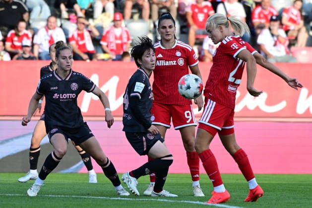 Frauenfußball - Zweikampf zwischen IMAI Yurina und HARDER Pernille bei dem Google Pixel Frauenfußball-Bundesligaspiel des FC Bayern München gegen den 1. FSV Mainz 05 am 31.08.2026, Deutschland, Bayern München FC Bayern Campus Bayern Deutschland *** Women s Soccer: A tackle between Yurina IMAI and Pernille HARDER during the Google Pixel Women s Bundesliga match between FC Bayern Munich and 1. FSV Mainz 05 on August 31, 2026, in Germany, at the FC Bayern Campus in Munich, Bavaria, Germany