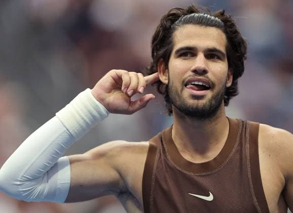 Carlos Alcaraz of Spain celebrates 2026 US Open, Day Two, USTA Billie Jean King National Tennis Center, New York, USA - 31 Aug 2026New York USTA Billie Jean King National T New York (NY) United States of America EDITORIAL USE ONLY No use with unauthorised audio, video, data, fixture lists, club league logos or live services. Online in-match use limited to 120 images, no video emulation. No use in betting, games or single club league player publications.  Copyright: xEllaxLing Shutterstockx 17124549cg