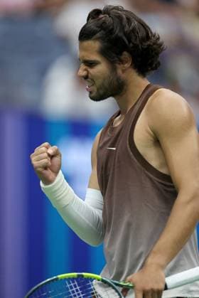 Carlos Alcaraz of Spain celebrates 2026 US Open, Day Two, USTA Billie Jean King National Tennis Center, New York, USA - 31 Aug 2026New York USTA Billie Jean King National T New York (NY) United States of America EDITORIAL USE ONLY No use with unauthorised audio, video, data, fixture lists, club league logos or live services. Online in-match use limited to 120 images, no video emulation. No use in betting, games or single club league player publications.  Copyright: xEllaxLing Shutterstockx 17124549cj