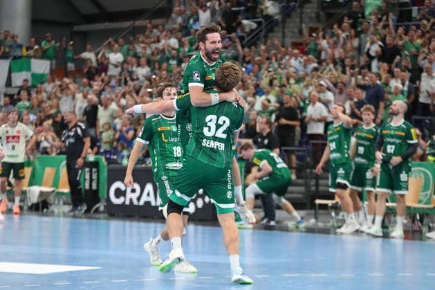 Handball, HBL2 SC DHfK Leipzig vs. GWD Minden, August 31, 2026. Lukas Binder 11, SC DHfK Leipzig players jump up in celebration around goal scorer Franz Semper 32, SC DHfK Leipzig. Handball, 2nd Bundesliga, 2026–2027 season, Matchday 1: SC DHfK Leipzig vs. GWD Minden on August 31, 2026, at the Quarterback Immobilien Arena in Leipzig Copyright: xBEAUTIFULxSPORTS JanxKaeferx