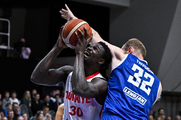 Iceland v Turkiye - FIBA Basketball World Cup 2027 European Qualifiers REYKJAVIK, ICELAND - AUGUST 31: Adem Bona (30) of Turkiye in action against Tryggvi Hlinason (32) of Iceland during the FIBA Basketball World Cup 2027 European Qualifiers Second Round Group J match between Iceland and Turkiye at Laugardalsholl in Reykjavik, Iceland, on August 31, 2026. Muhammed Enes Yildirim Anadolu Reykjavik Iceland. Editorial use only. Please get in touch for any other usage.  Copyright: x2026xAnadoluxMuhammedxEnesxYildirimx