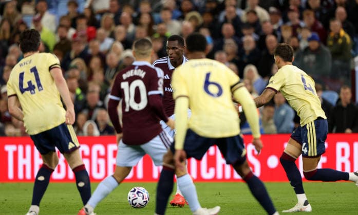 Nicolas Jackson (AV) watched by Arsenal and Aston Villa players at the Aston Villa v Arsenal EPL match, at Villa Park, Birmingham, UK on 31st August, 2026. 