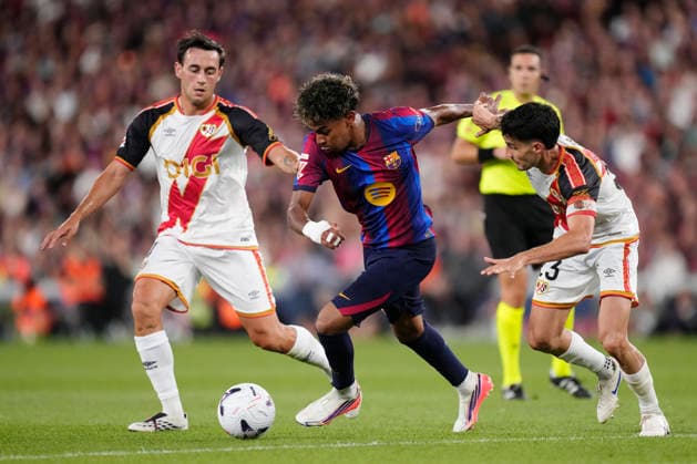 FC Barcelona, Barca v Rayo Vallecano de Madrid - LaLiga EA Sports 2026 27 Lamine Yamal right winger of Barcelona and Spain surrounded by RayoÂ s players during the LaLiga EA Sports 2026 27 match between FC Barcelona and Rayo Vallecano de Madrid at Spotify Camp Nou on August 31, 2026 in Barcelona, Spain. Barcelona Spain  Copyright: xJosexBretonx originalFilename:bretonhernandez-fcbarcel260831_npKwa.jpg