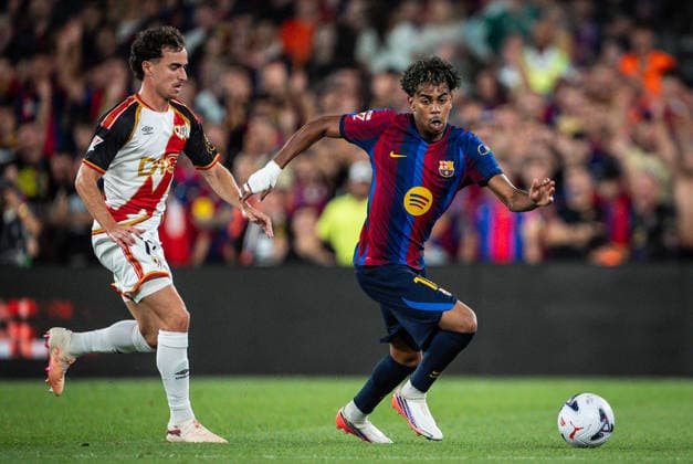 August 31, 2026, Barcelona, Spain, Spain: Adria PEDROSA of Rayo Vallecano and Lamine YAMAL of Barcelona during the LaLiga match between FC Barcelona, Barca and Rayo Vallecano de Madrid at Spotify Camp Nou Stadium on August 31, 2026 in Barcelona, Spain. Barcelona Spain - ZUMAm308 20260831_zsp_m308_002 Copyright: xMatthieuxMirvillex