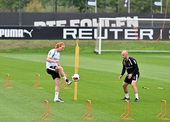 01.09.2026; Moenchengladbach; Fussball, Herren, Saison 2026 2027, Training Borussia Moenchengladbach Yukhym Konoplia (Gladbach) trainierte individuell mit Philipp Schmidt (Reha-Trainer Gladbach; re.) DFL regulations prohibit any use of photographs as image sequences and or quasi-video. ista-Borussia-Park Nordrhein-Westfalen Deutschland *** September 1, 2026, Mönchengladbach Soccer, Men s, 2026–2027 season, Borussia Mönchengladbach training: Yukhym Konoplia trained individually with Philipp Schmidt, Gladbach’s rehabilitation coach. DFL regulations prohibit any use of photographs as image sequences and or quasi-video content. Borussia Park, North Rhine-Westphalia, Germany