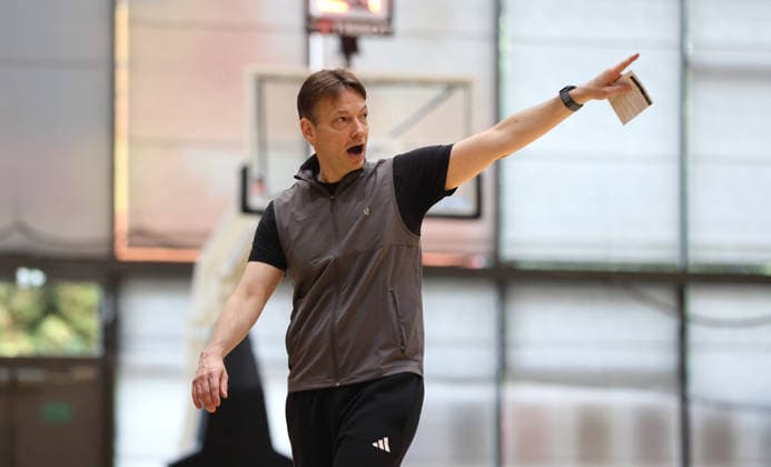 National Team Coach Olaf Lange gives instructions for an upper-body training drill in preparation for the World Championship; World Championship; Sports; Basketball; DBB; Women s National Team; 2026–2027 Season; January 9, 2026; Germany; GER
