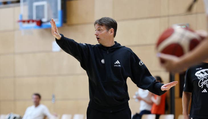 National Team Coach Olaf Lange gives instructions for an upper-body training drill in preparation for the World Championship; World Championship; Sports; Basketball; DBB; Women s National Team; 2026–2027 Season; January 9, 2026; Germany; GER
