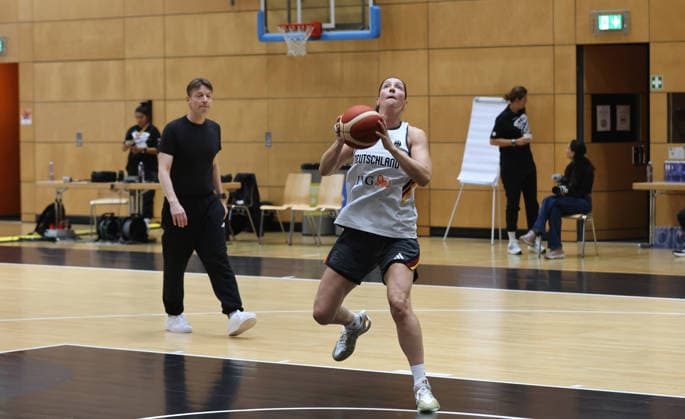 National Team Coach Olaf Lange, Clara Bielefeld with the ball; training in preparation for the World Championship; World Championship; Sports; Basketball; DBB Women s National Team; 2026–2027 season; January 9, 2026; Germany (GER)