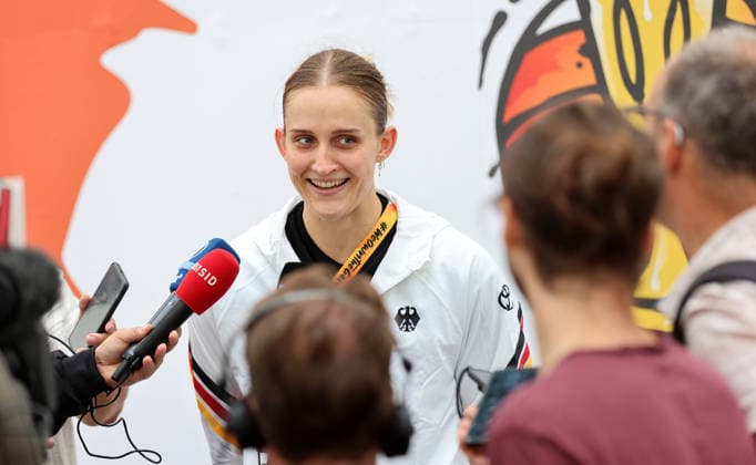 Leonie Fiebich im Interview Aktion Oberkörper Training zur Vorbereitung auf die Weltmeisterschaft WM Basketball DBB Nationalmannschaft Frauen Saison 2026 2027 01.09.2026 Deutschland GER *** Interview with Leonie Fiebich: Upper-Body Training to Prepare for the World Championship, World Championship, Sports, Basketball, DBB Women s National Team, 2026–2027 Season, January 9, 2026, Germany (GER)