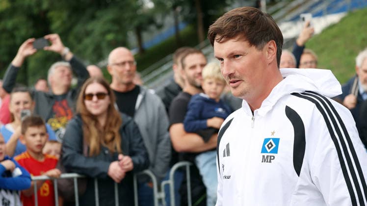 01.09.2026, xrekx, Fussball 1.Bundesliga, Hamburger SV - Training v.l. Merlin Polzin Trainer (Hamburger SV) Hamburg *** September 1, 2026, xrekx, Soccer, Bundesliga 1, Hamburger SV Practice, featuring Merlin Polzin, Coach of Hamburger SV, Hamburg